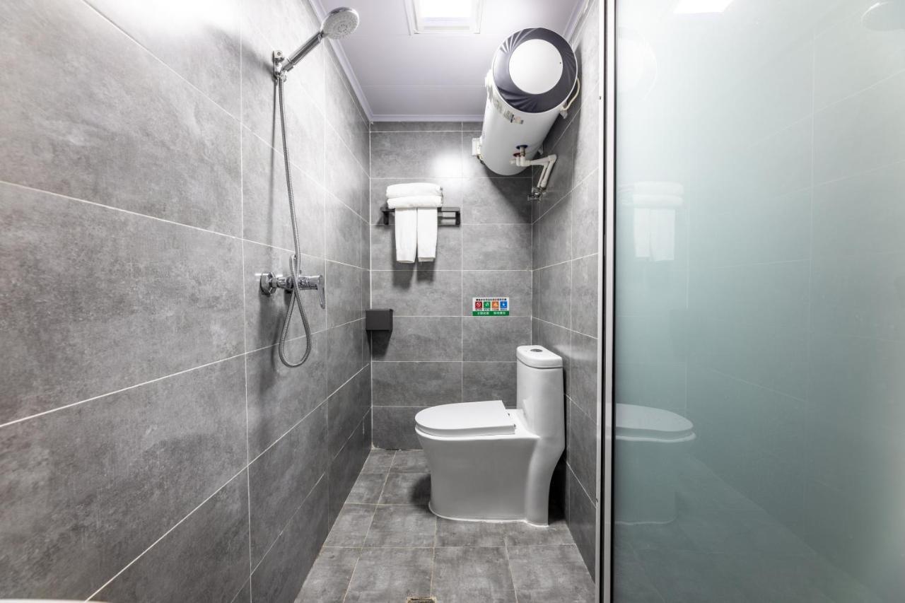 Happy Dragon Hotel -- Nearby Tiananmen Square & Forbidden City & Wangfujing Street & Line 5,6,8 Subway Nearby & Free Coffee & Free Laundry & Fluent English Speaking & Tourist Attractions Ticket Service & Free Wifi Unlimited For Western Software Beijing Exterior photo