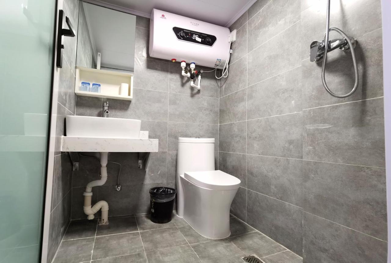 Happy Dragon Hotel -- Nearby Tiananmen Square & Forbidden City & Wangfujing Street & Line 5,6,8 Subway Nearby & Free Coffee & Free Laundry & Fluent English Speaking & Tourist Attractions Ticket Service & Free Wifi Unlimited For Western Software Beijing Exterior photo