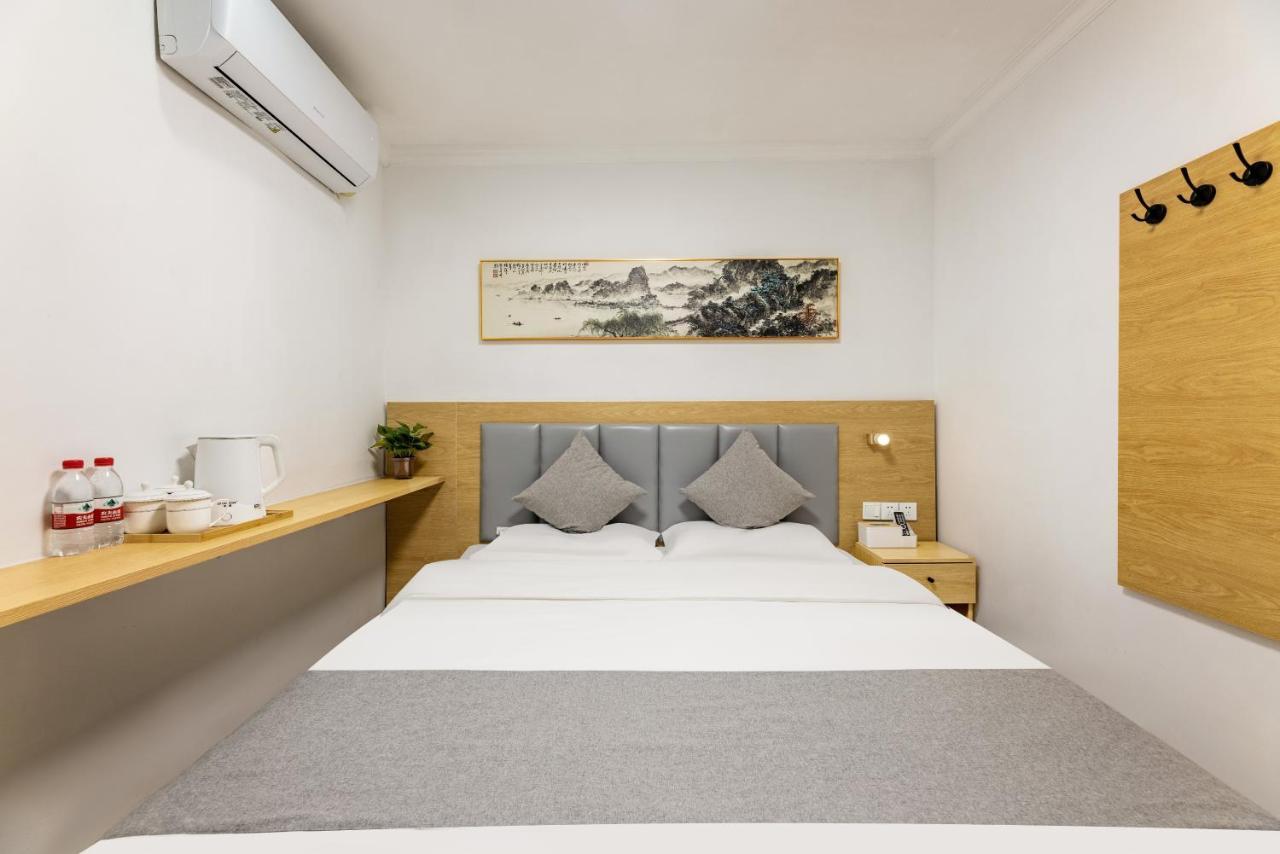 Happy Dragon Hotel -- Nearby Tiananmen Square & Forbidden City & Wangfujing Street & Line 5,6,8 Subway Nearby & Free Coffee & Free Laundry & Fluent English Speaking & Tourist Attractions Ticket Service & Free Wifi Unlimited For Western Software Beijing Exterior photo