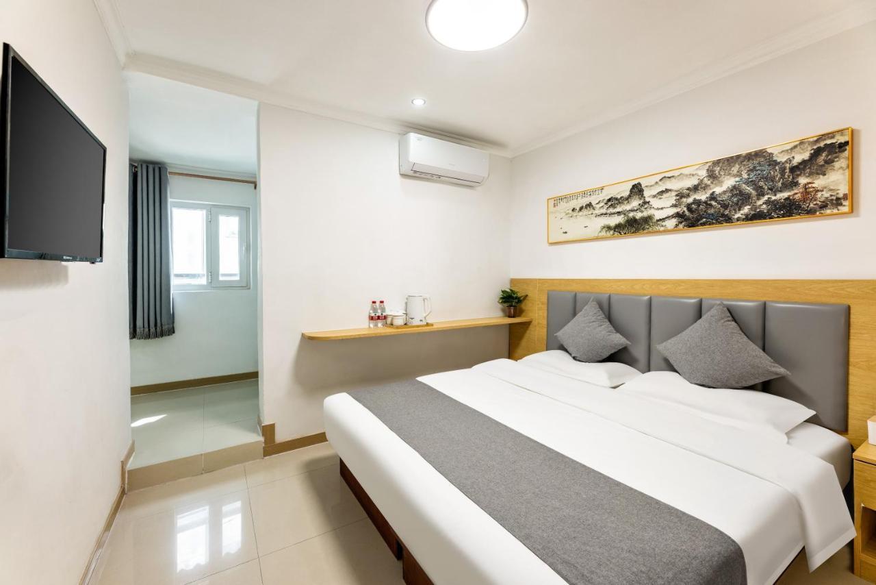 Happy Dragon Hotel -- Nearby Tiananmen Square & Forbidden City & Wangfujing Street & Line 5,6,8 Subway Nearby & Free Coffee & Free Laundry & Fluent English Speaking & Tourist Attractions Ticket Service & Free Wifi Unlimited For Western Software Beijing Exterior photo