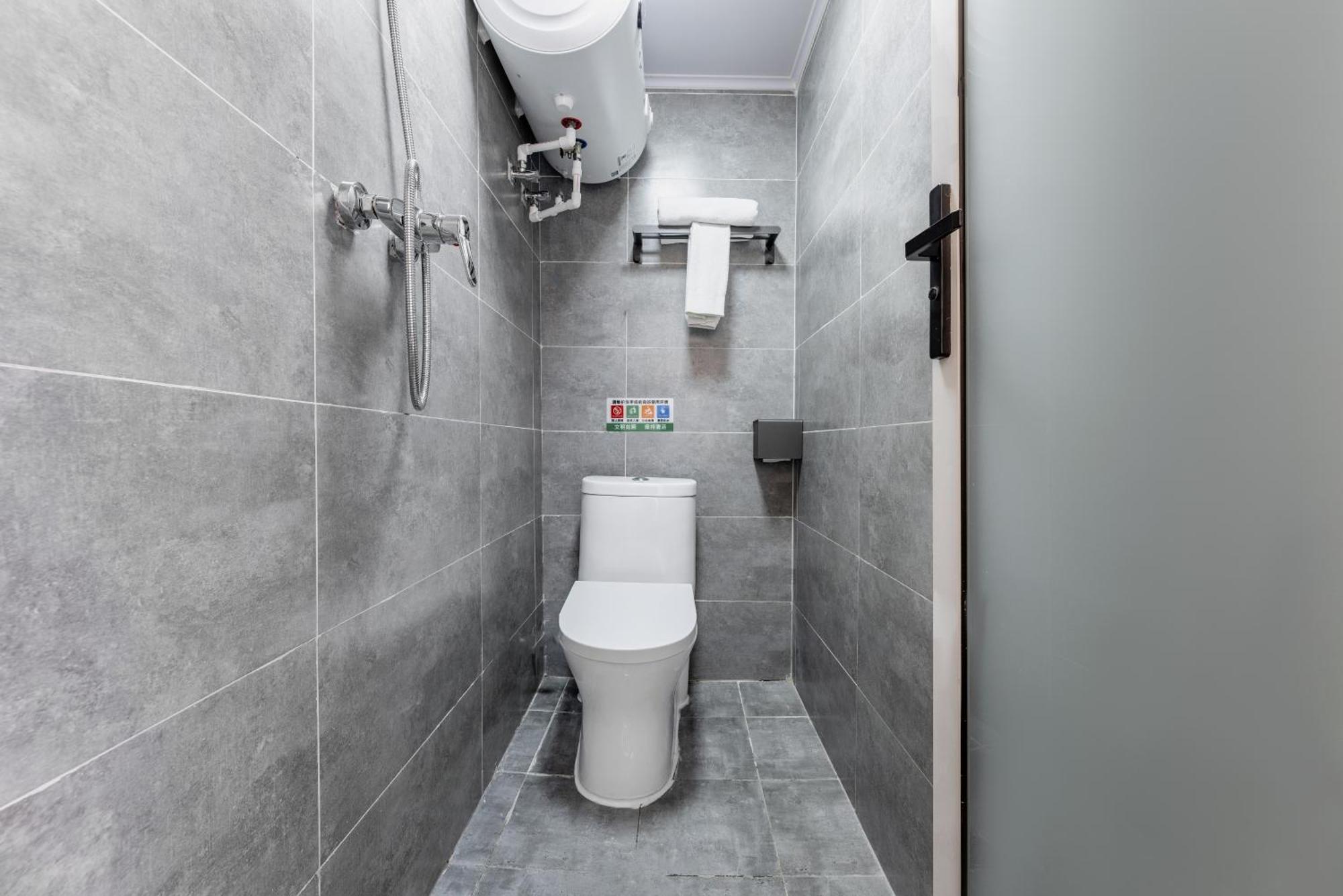 Happy Dragon Hotel -- Nearby Tiananmen Square & Forbidden City & Wangfujing Street & Line 5,6,8 Subway Nearby & Free Coffee & Free Laundry & Fluent English Speaking & Tourist Attractions Ticket Service & Free Wifi Unlimited For Western Software Beijing Exterior photo