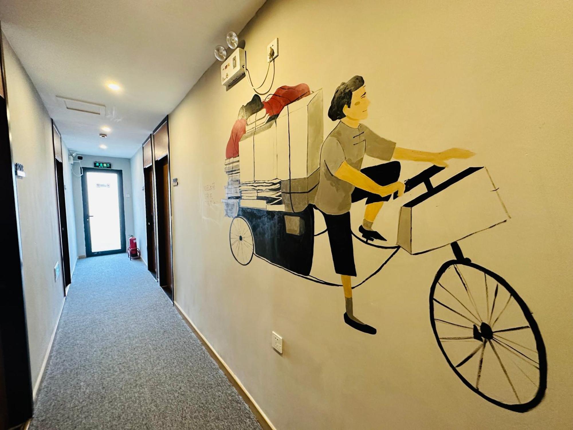 Happy Dragon Hotel -- Nearby Tiananmen Square & Forbidden City & Wangfujing Street & Line 5,6,8 Subway Nearby & Free Coffee & Free Laundry & Fluent English Speaking & Tourist Attractions Ticket Service & Free Wifi Unlimited For Western Software Beijing Exterior photo