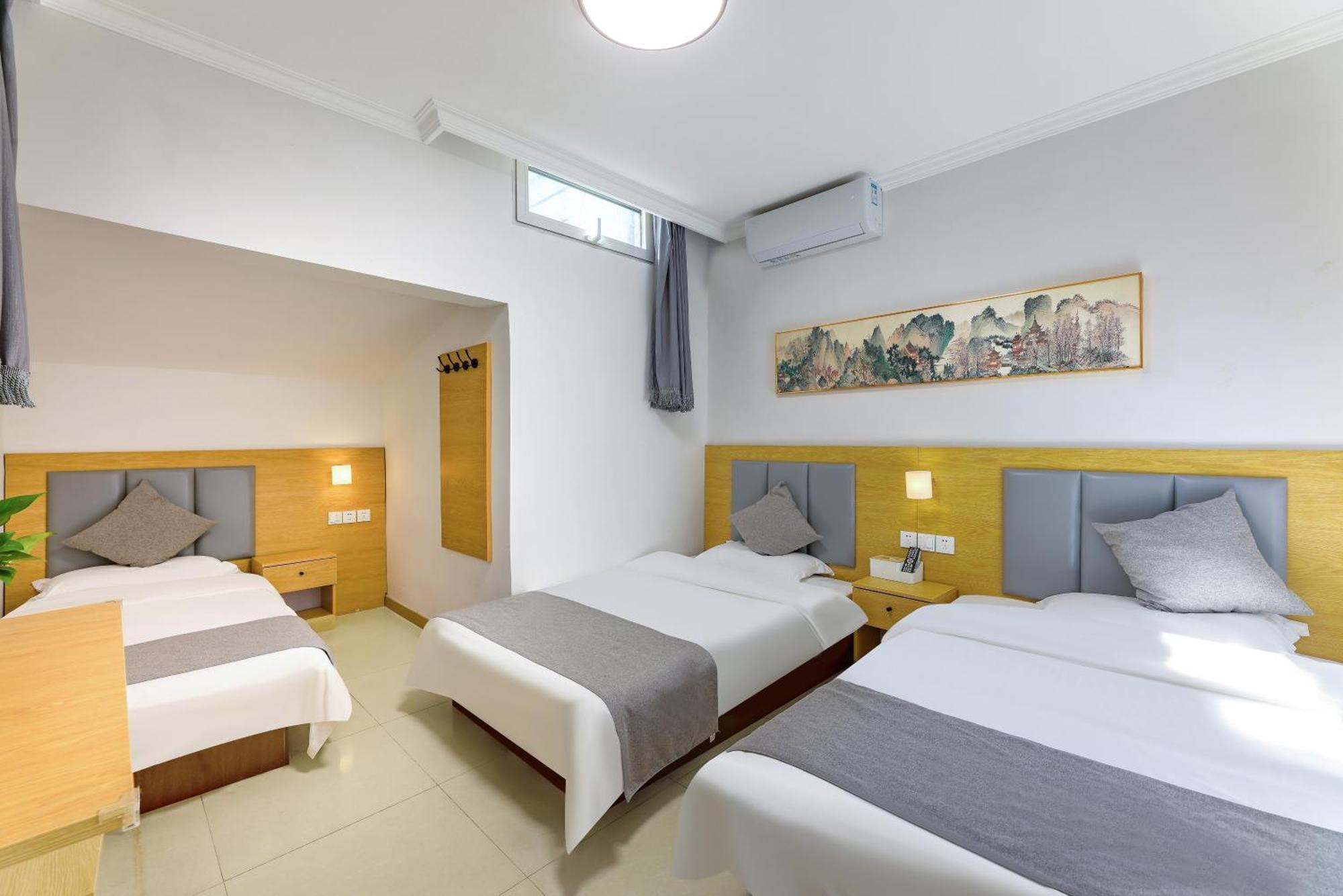 Happy Dragon Hotel -- Nearby Tiananmen Square & Forbidden City & Wangfujing Street & Line 5,6,8 Subway Nearby & Free Coffee & Free Laundry & Fluent English Speaking & Tourist Attractions Ticket Service & Free Wifi Unlimited For Western Software Beijing Exterior photo