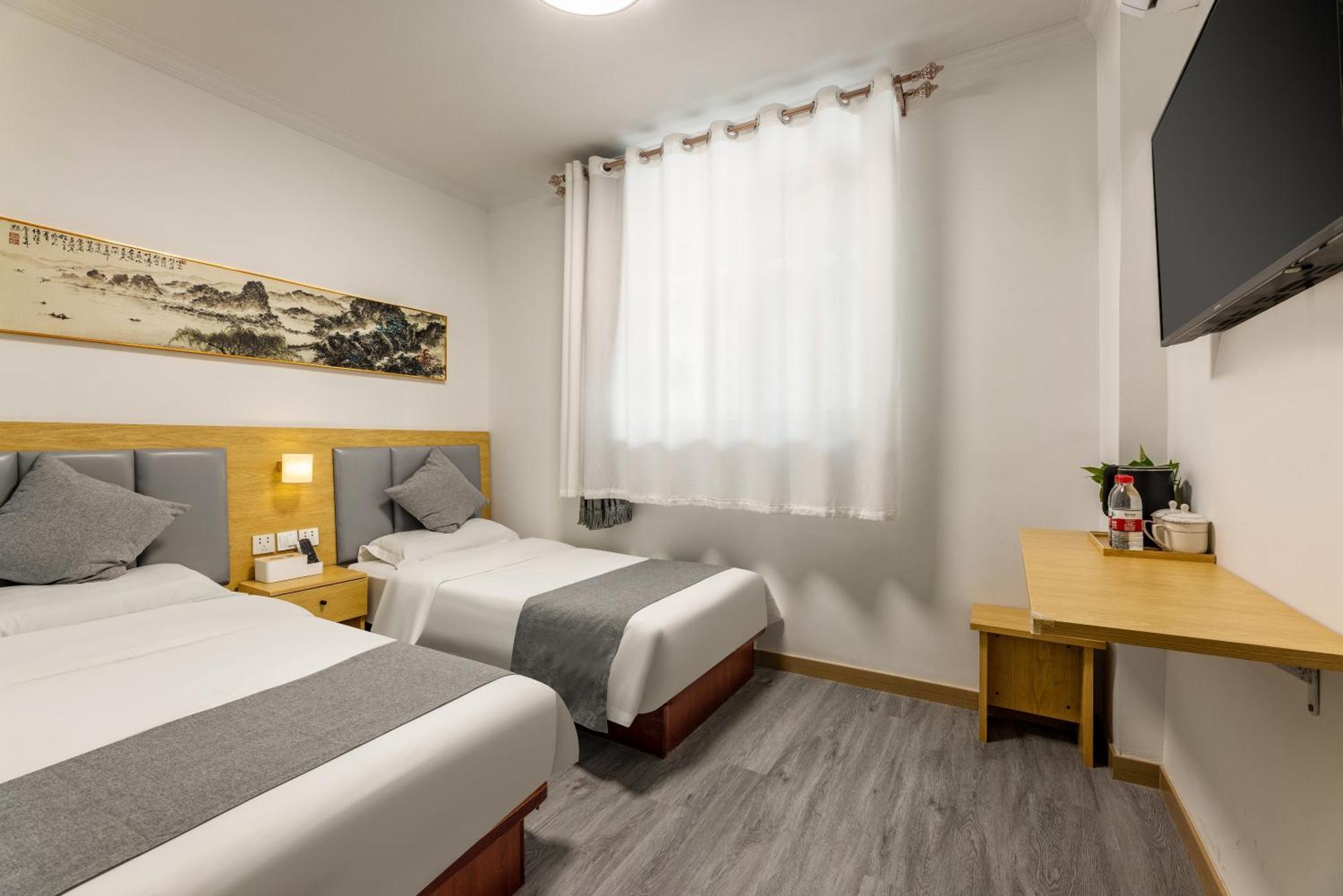 Happy Dragon Hotel -- Nearby Tiananmen Square & Forbidden City & Wangfujing Street & Line 5,6,8 Subway Nearby & Free Coffee & Free Laundry & Fluent English Speaking & Tourist Attractions Ticket Service & Free Wifi Unlimited For Western Software Beijing Exterior photo