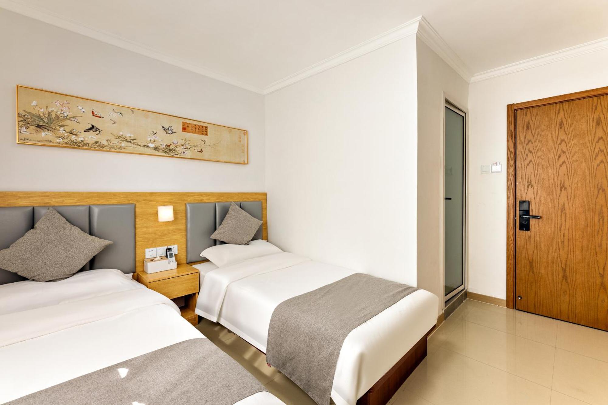 Happy Dragon Hotel -- Nearby Tiananmen Square & Forbidden City & Wangfujing Street & Line 5,6,8 Subway Nearby & Free Coffee & Free Laundry & Fluent English Speaking & Tourist Attractions Ticket Service & Free Wifi Unlimited For Western Software Beijing Exterior photo