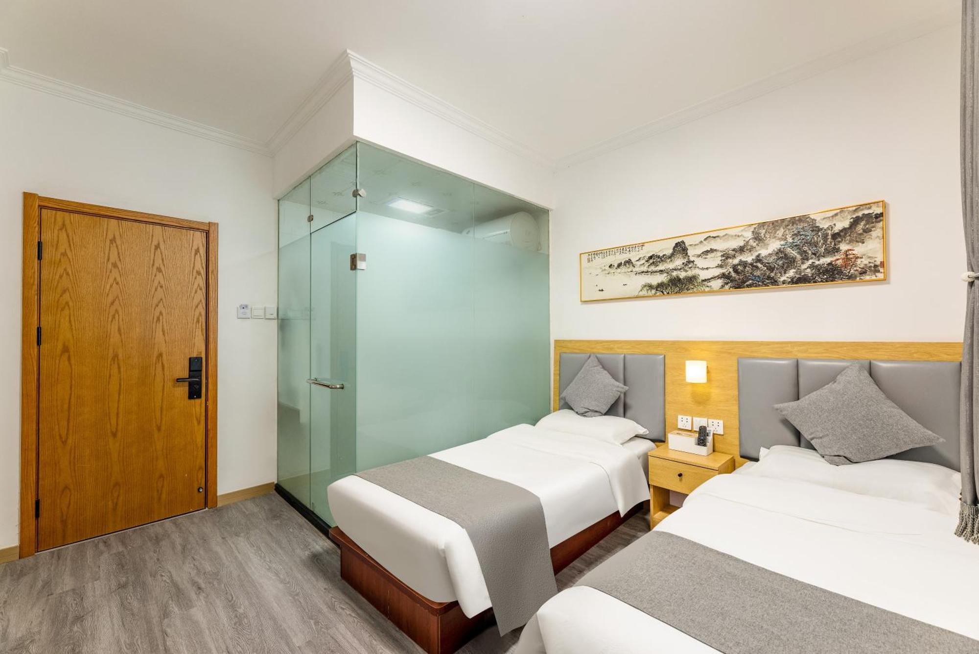 Happy Dragon Hotel -- Nearby Tiananmen Square & Forbidden City & Wangfujing Street & Line 5,6,8 Subway Nearby & Free Coffee & Free Laundry & Fluent English Speaking & Tourist Attractions Ticket Service & Free Wifi Unlimited For Western Software Beijing Exterior photo