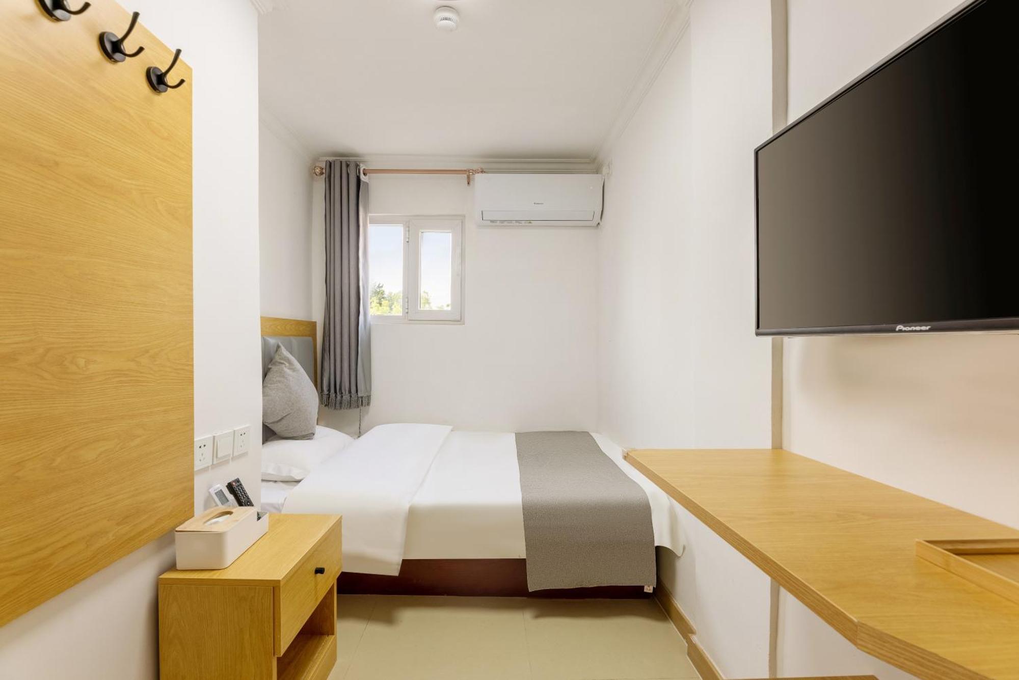 Happy Dragon Hotel -- Nearby Tiananmen Square & Forbidden City & Wangfujing Street & Line 5,6,8 Subway Nearby & Free Coffee & Free Laundry & Fluent English Speaking & Tourist Attractions Ticket Service & Free Wifi Unlimited For Western Software Beijing Exterior photo