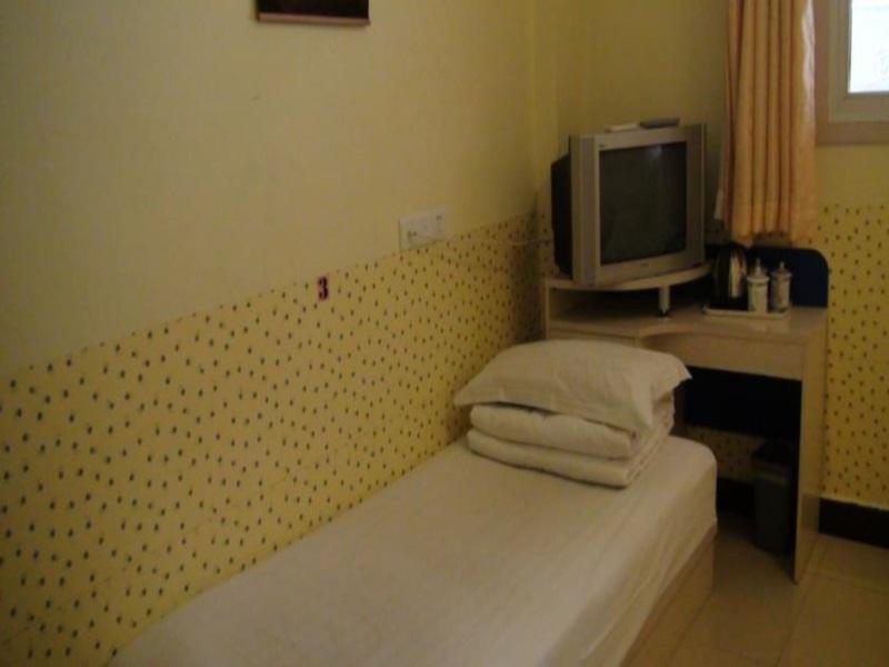 Happy Dragon Hotel -- Nearby Tiananmen Square & Forbidden City & Wangfujing Street & Line 5,6,8 Subway Nearby & Free Coffee & Free Laundry & Fluent English Speaking & Tourist Attractions Ticket Service & Free Wifi Unlimited For Western Software Beijing Exterior photo