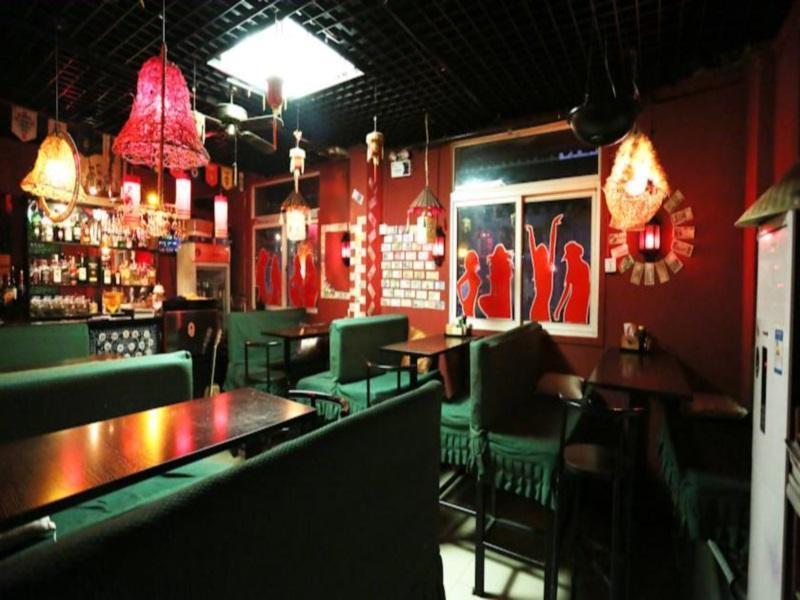 Happy Dragon Hotel -- Nearby Tiananmen Square & Forbidden City & Wangfujing Street & Line 5,6,8 Subway Nearby & Free Coffee & Free Laundry & Fluent English Speaking & Tourist Attractions Ticket Service & Free Wifi Unlimited For Western Software Beijing Exterior photo