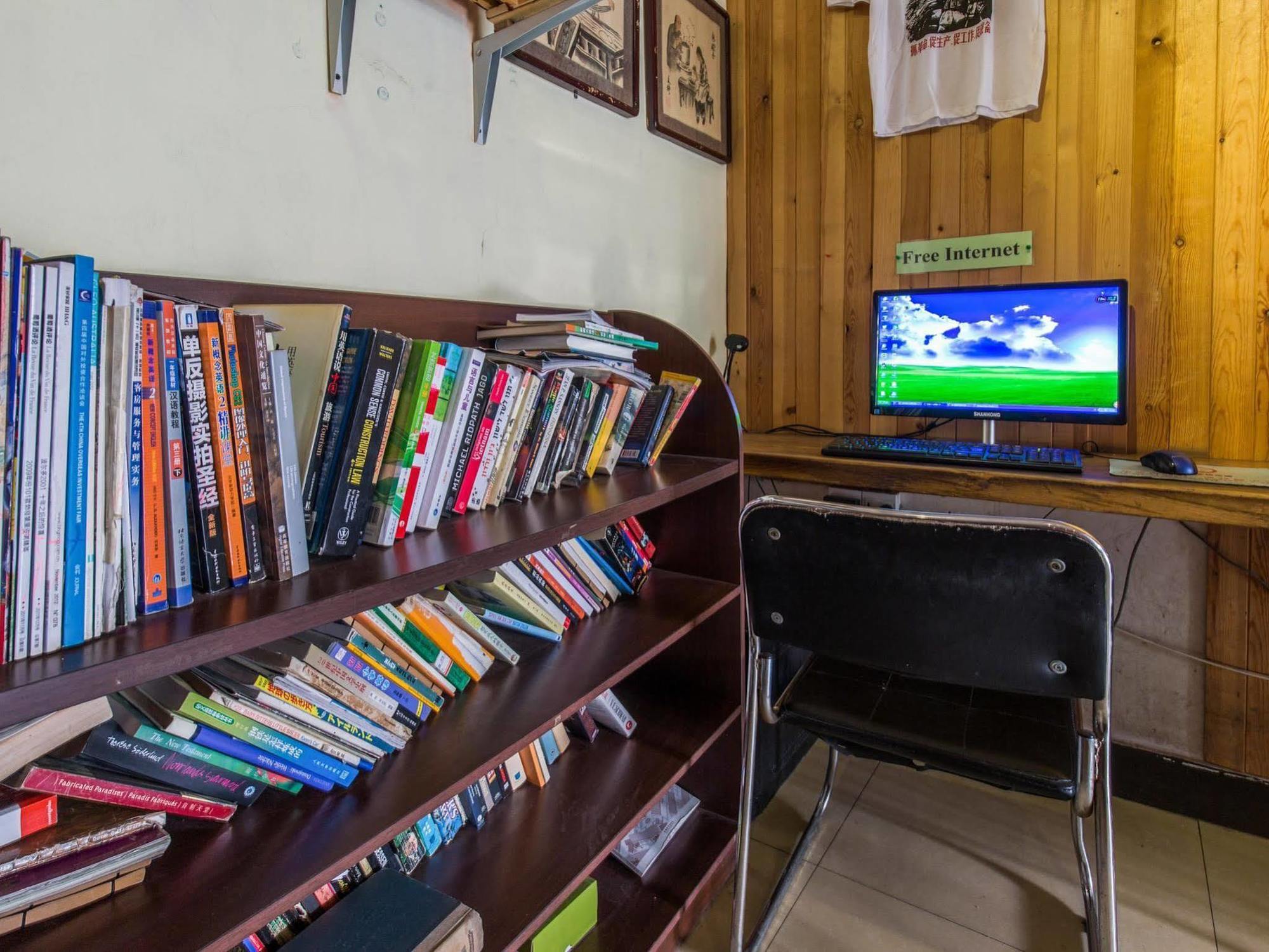 Happy Dragon Hotel -- Nearby Tiananmen Square & Forbidden City & Wangfujing Street & Line 5,6,8 Subway Nearby & Free Coffee & Free Laundry & Fluent English Speaking & Tourist Attractions Ticket Service & Free Wifi Unlimited For Western Software Beijing Exterior photo