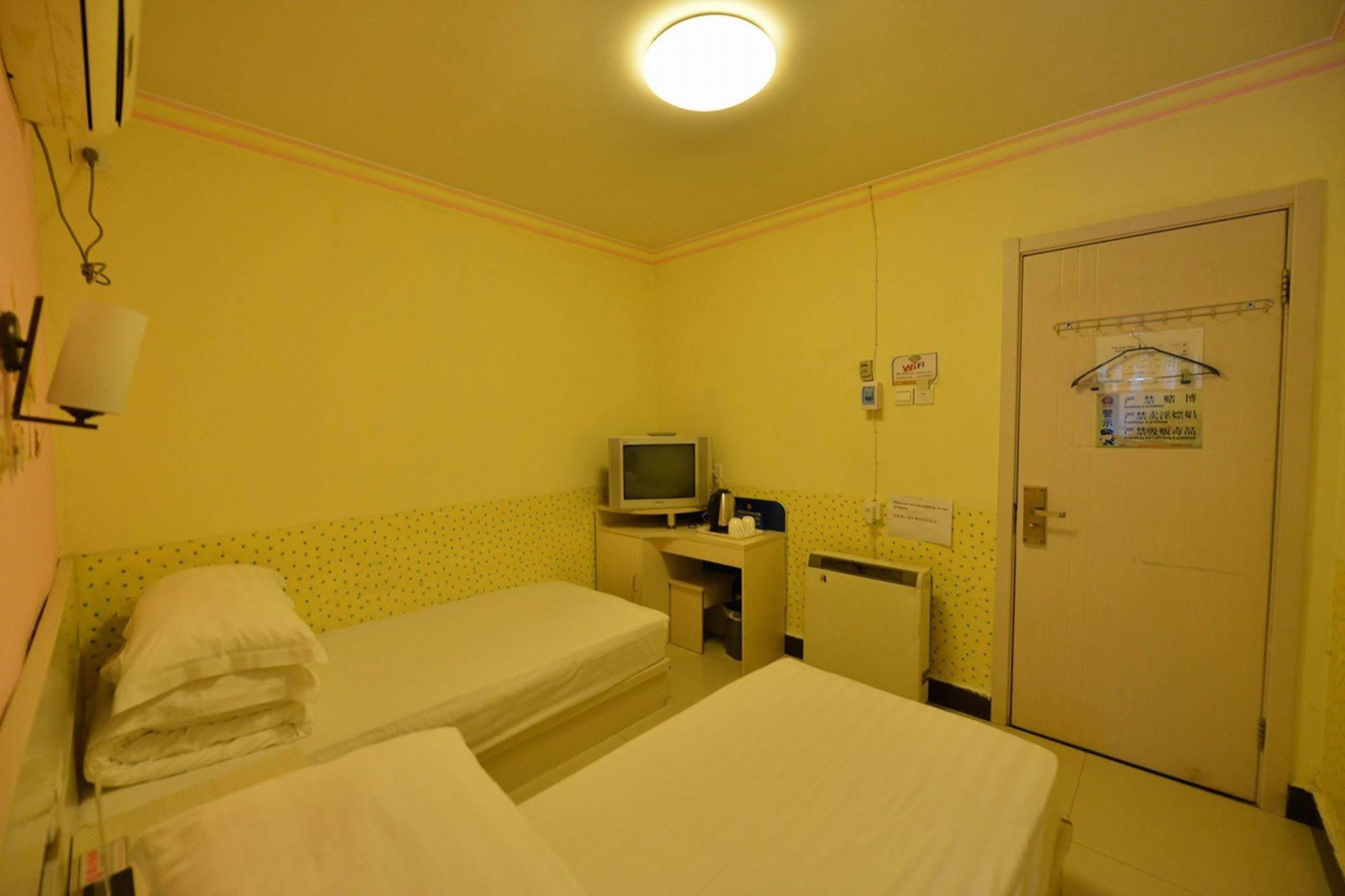 Happy Dragon Hotel -- Nearby Tiananmen Square & Forbidden City & Wangfujing Street & Line 5,6,8 Subway Nearby & Free Coffee & Free Laundry & Fluent English Speaking & Tourist Attractions Ticket Service & Free Wifi Unlimited For Western Software Beijing Exterior photo