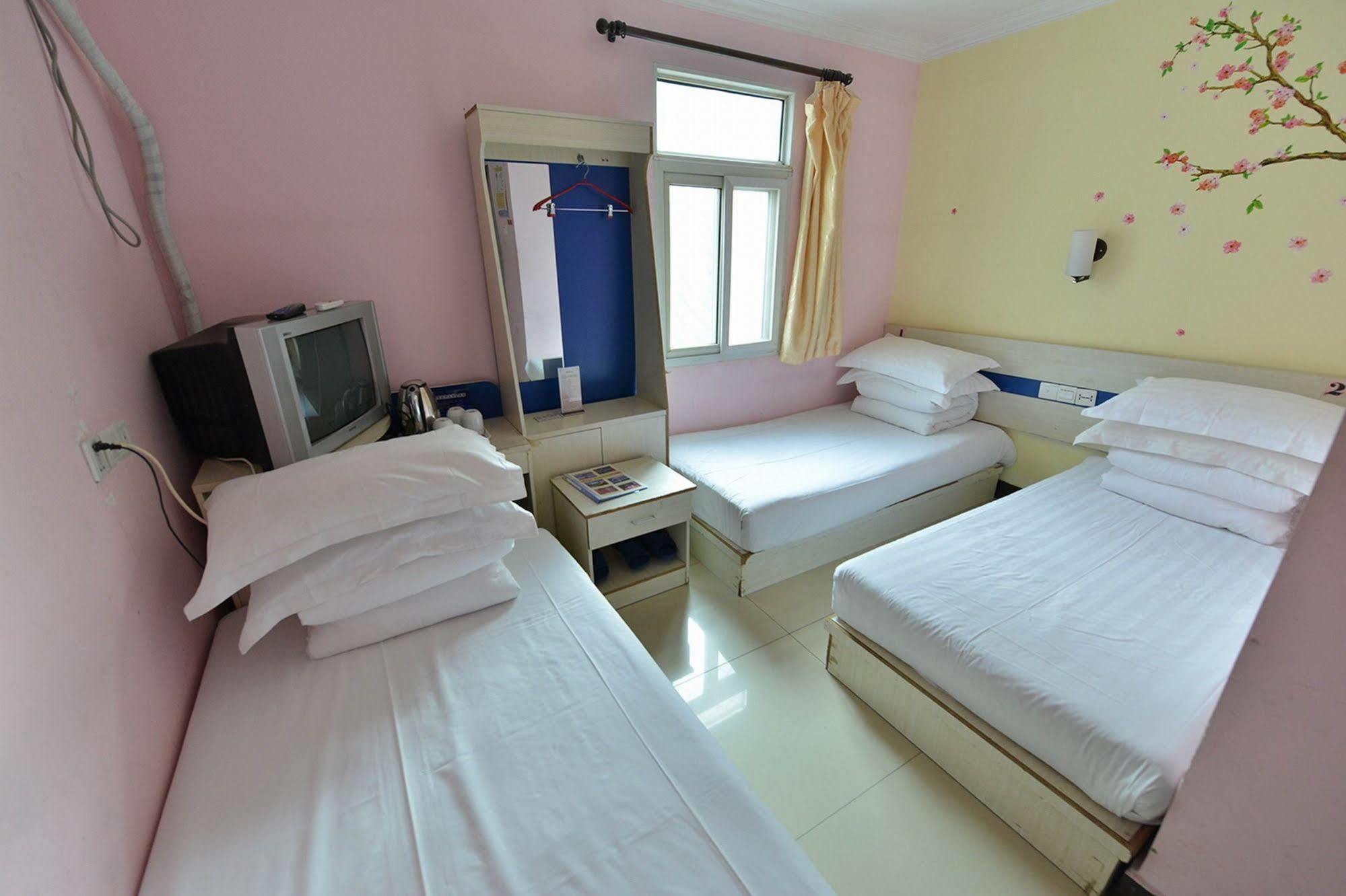 Happy Dragon Hotel -- Nearby Tiananmen Square & Forbidden City & Wangfujing Street & Line 5,6,8 Subway Nearby & Free Coffee & Free Laundry & Fluent English Speaking & Tourist Attractions Ticket Service & Free Wifi Unlimited For Western Software Beijing Exterior photo