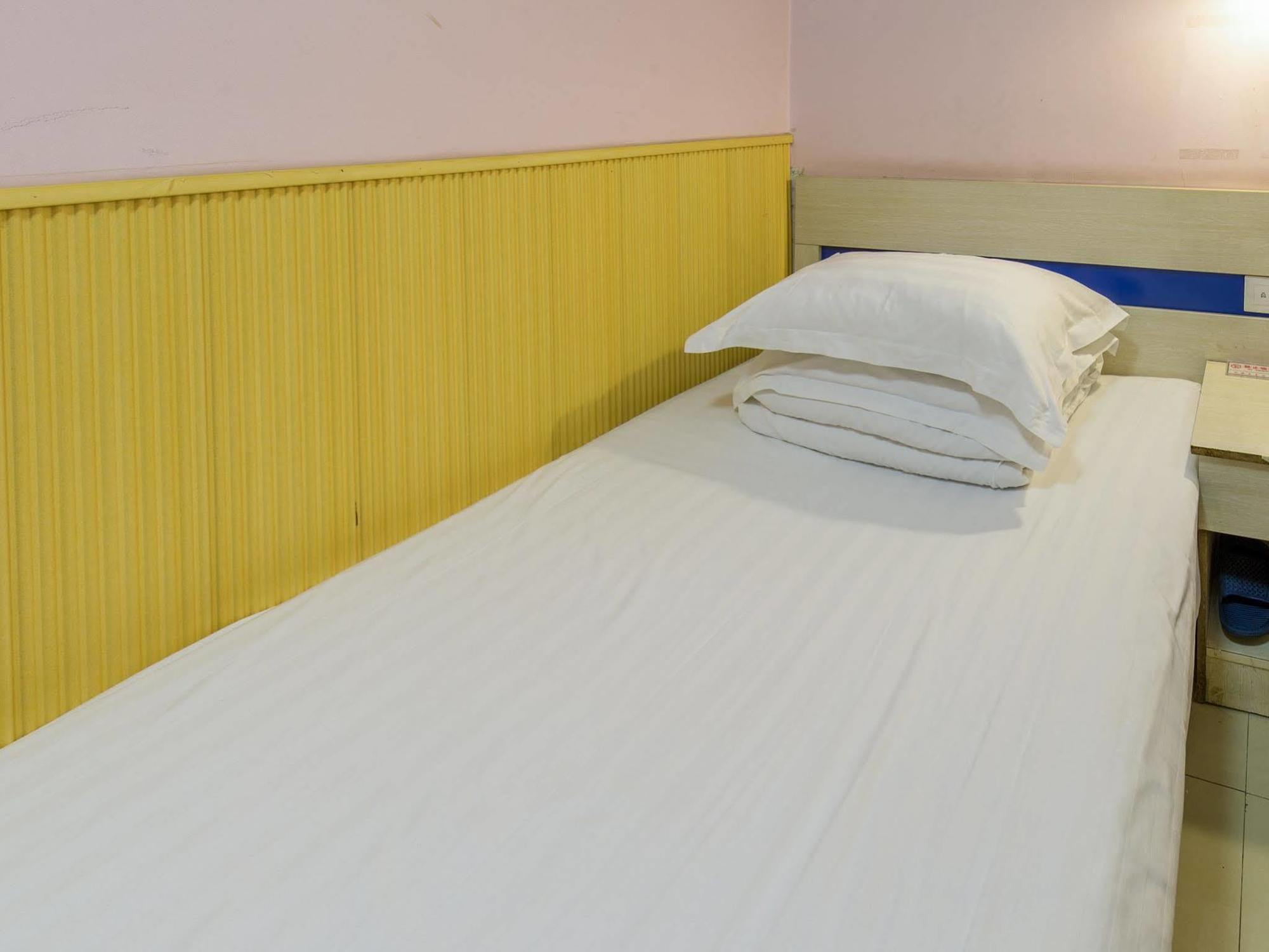 Happy Dragon Hotel -- Nearby Tiananmen Square & Forbidden City & Wangfujing Street & Line 5,6,8 Subway Nearby & Free Coffee & Free Laundry & Fluent English Speaking & Tourist Attractions Ticket Service & Free Wifi Unlimited For Western Software Beijing Exterior photo