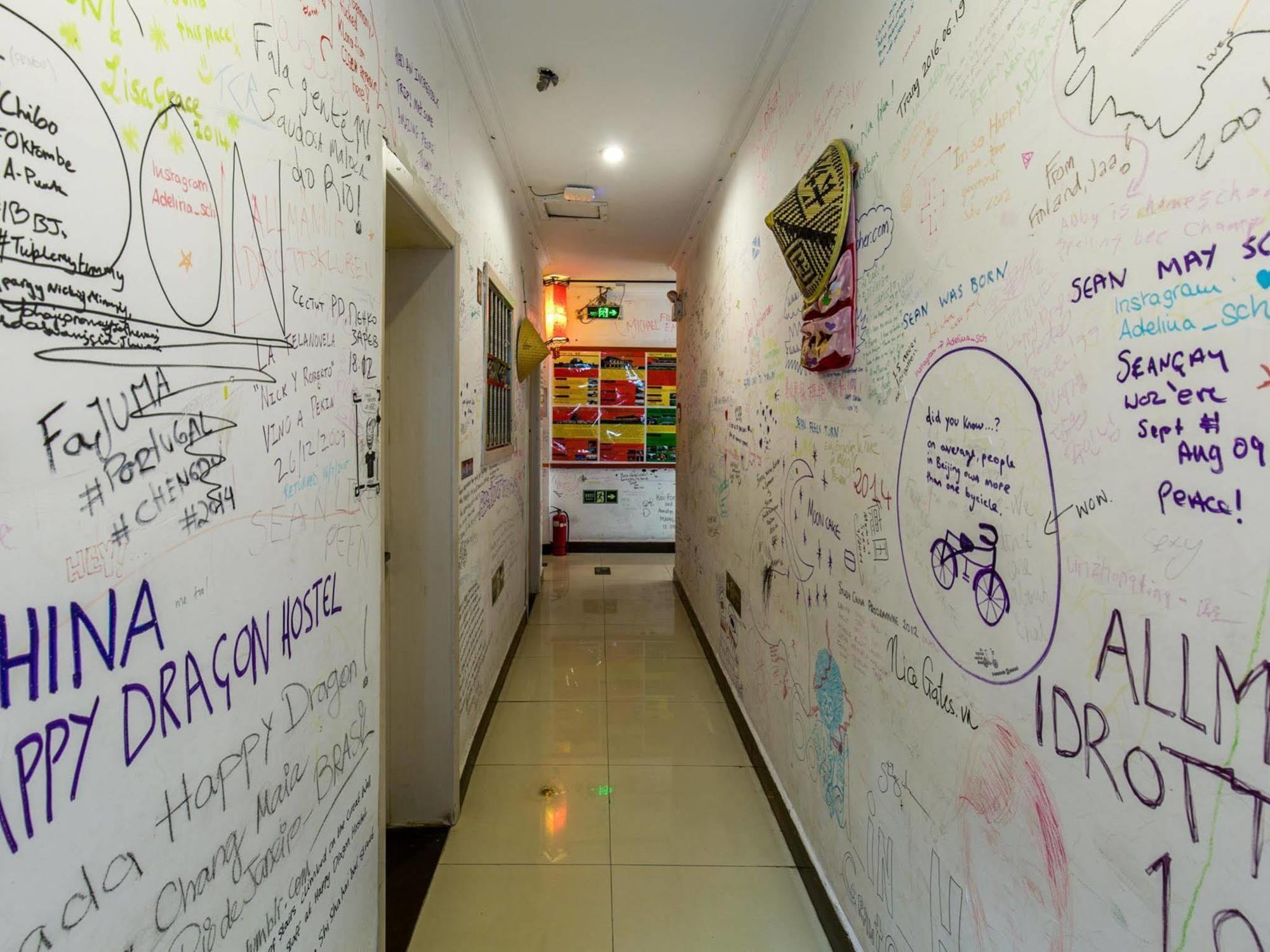 Happy Dragon Hotel -- Nearby Tiananmen Square & Forbidden City & Wangfujing Street & Line 5,6,8 Subway Nearby & Free Coffee & Free Laundry & Fluent English Speaking & Tourist Attractions Ticket Service & Free Wifi Unlimited For Western Software Beijing Exterior photo