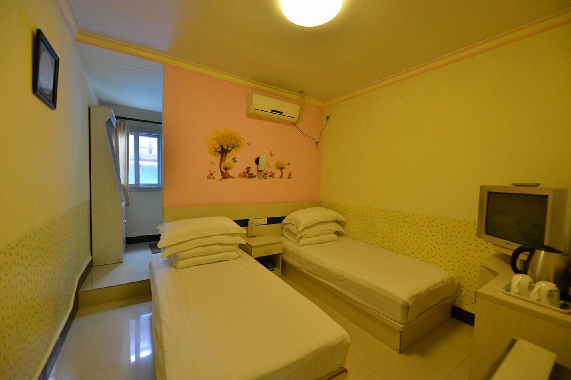 Happy Dragon Hotel -- Nearby Tiananmen Square & Forbidden City & Wangfujing Street & Line 5,6,8 Subway Nearby & Free Coffee & Free Laundry & Fluent English Speaking & Tourist Attractions Ticket Service & Free Wifi Unlimited For Western Software Beijing Exterior photo